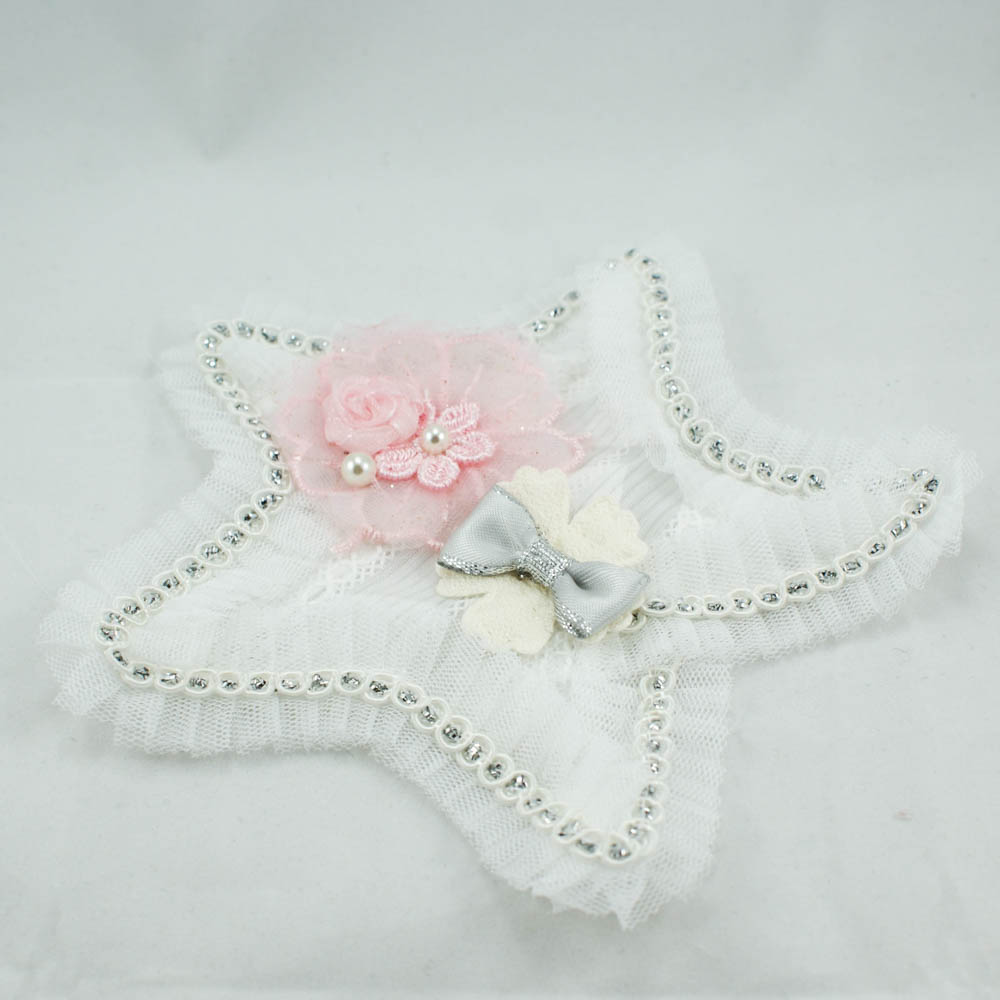 Аппликация кружевная пришивная Звезда 14*14см, белая, розовый цветок, белый жемчуг. Аппликации Пришивные Кружевные Вязаные