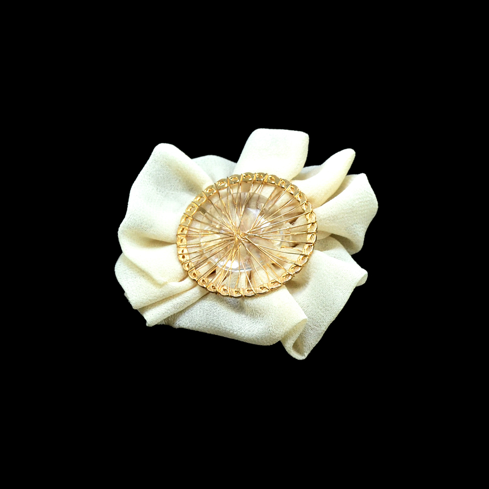 Аппликация декор №192 беж ЦВЕТОК атлас, центр-проволочн. Колесо, 7см . Аппликация Декор