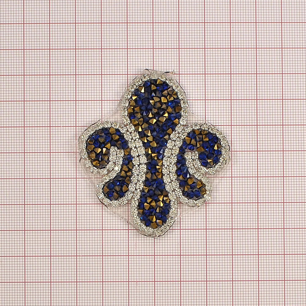 Аппликация клеевая стразы Лилия Версаль 5,8*6,3см темно-синие, белые в металле камни, шт. Аппликации клеевые Стразы комб.