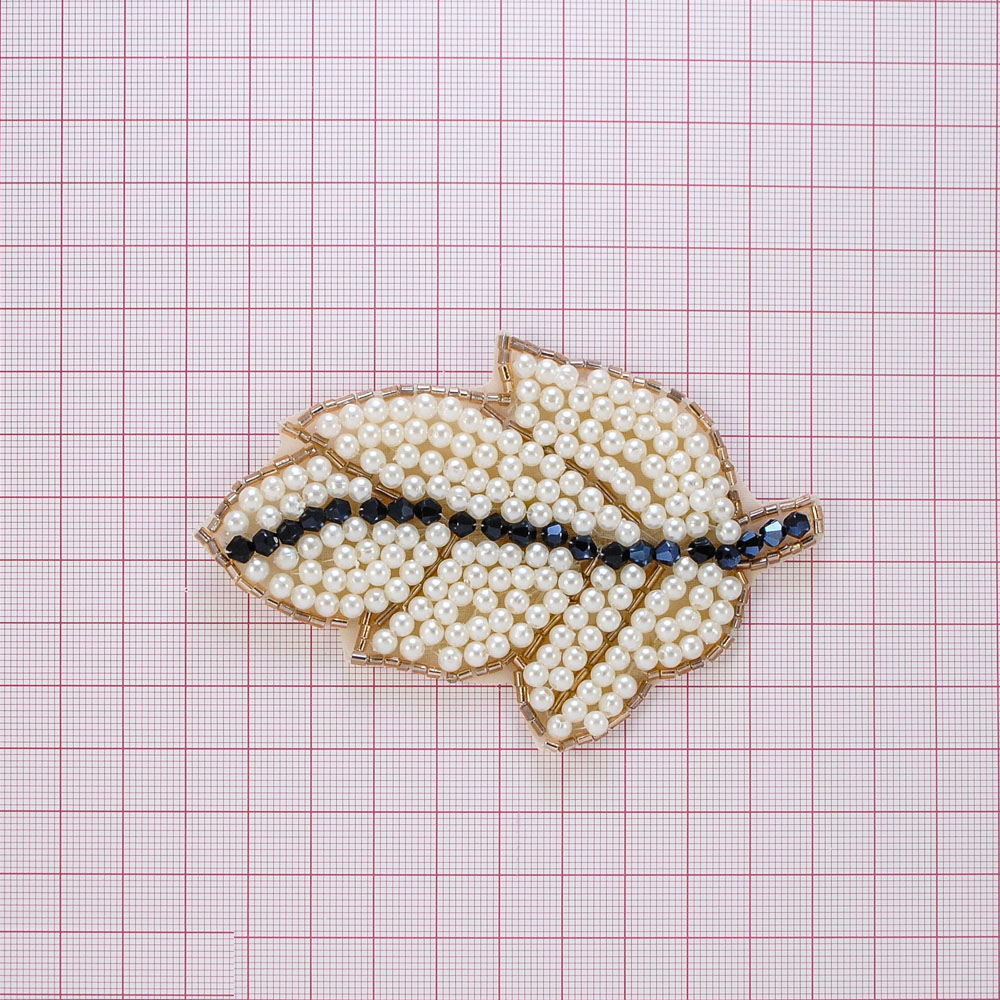 Аппликация декор ЛИСТ белый жемчуг, бежевый бисер. Аппликация Декор