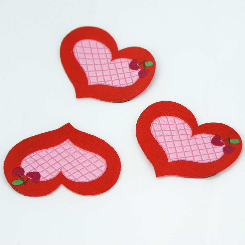 Нашивка тканевая Сердце с вишенкой 58х41мм, с оверлоком /atkisatin/, шт. Нашивка Детская