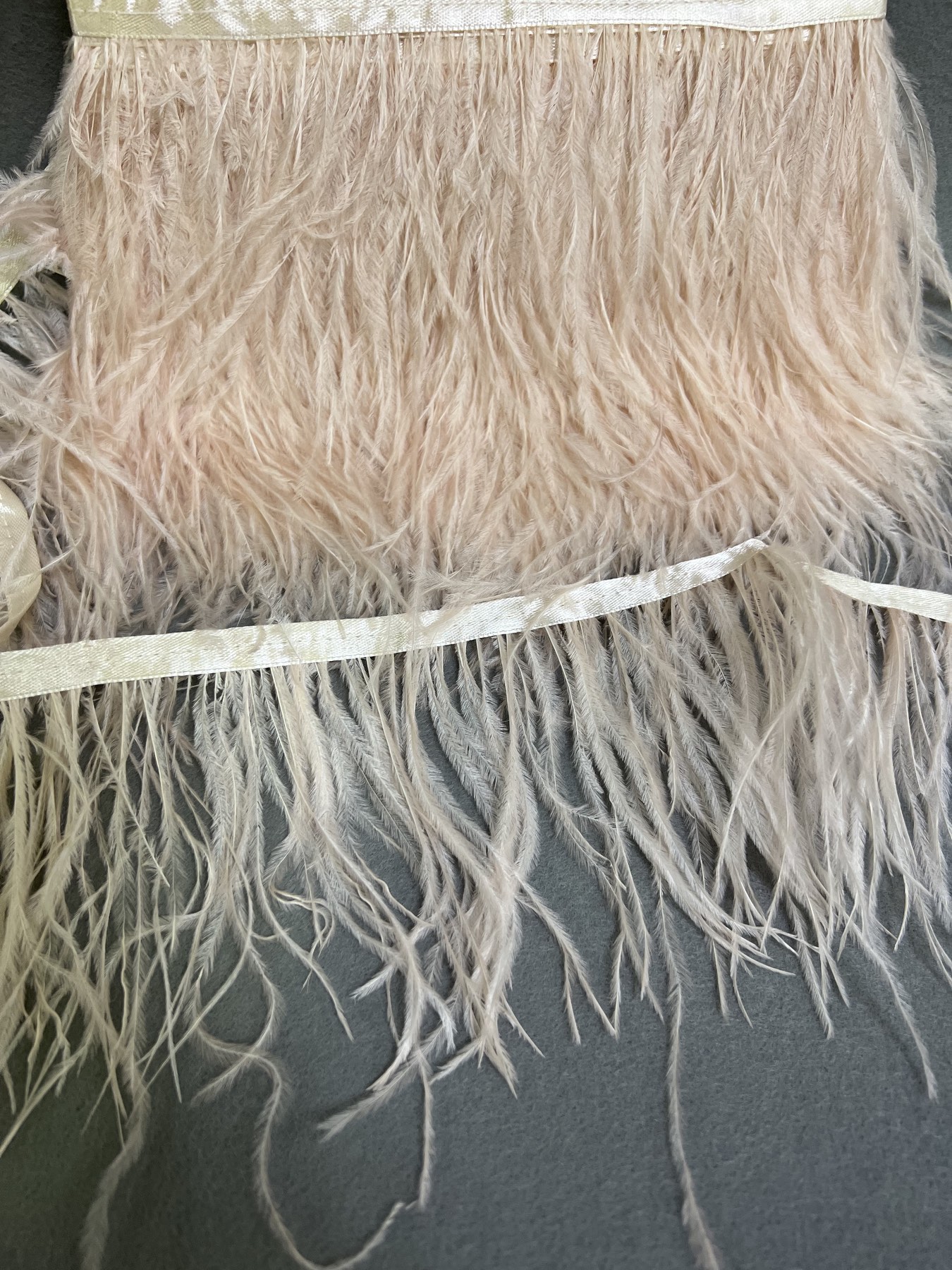 Перья в рулоне 10-14см, пудра, ярд. Перья