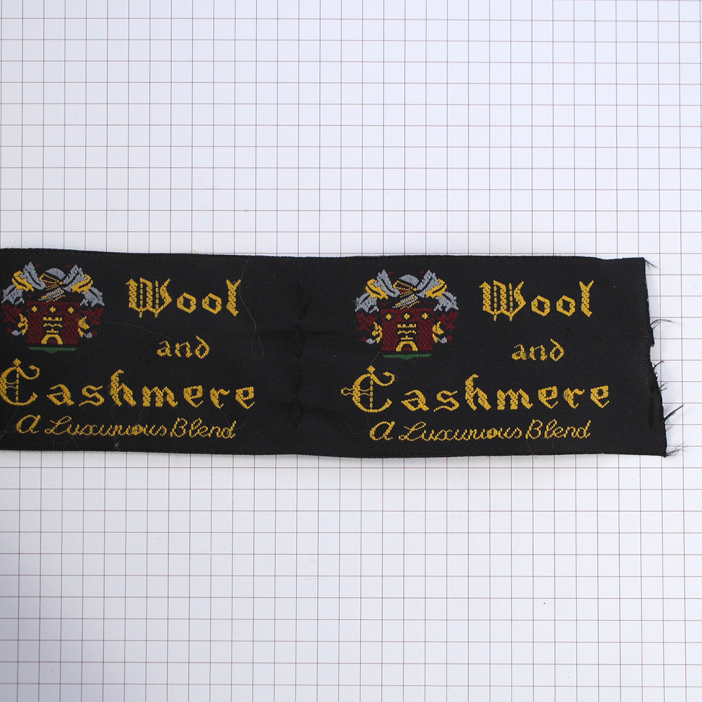 Этикетка тканевая вышитая Wool & Cashemire 5см коричневая. Вышивка / этикетка тканевая