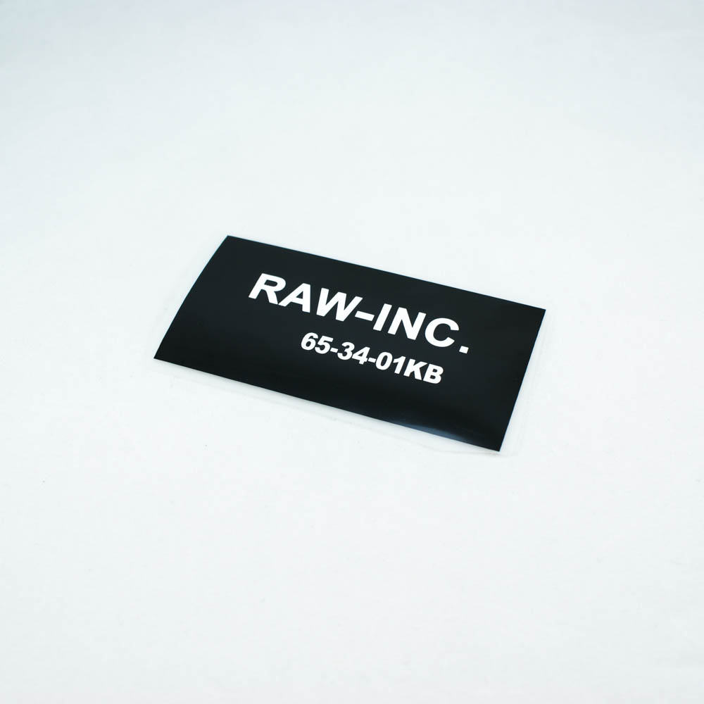 Термоаппликация резиновая RAW-INC 84*45мм черная прямоугольная, белый лого, шт. Термоаппликации Резиновые Клеенка