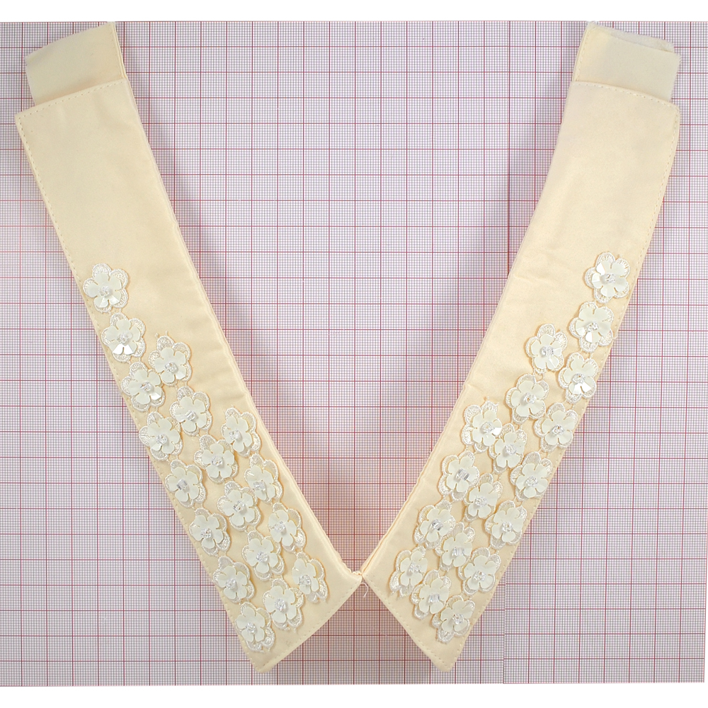 Воротник XS-004 бежевый, пайетки бежевые 13мм, бисер квадратный белый 3мм, шт. Воротники