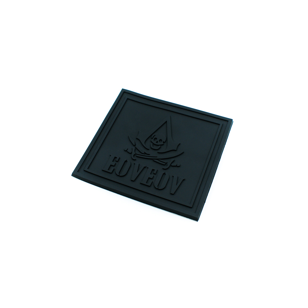 Лейба резиновая Eoveov Череп и ножи черная 9,5*9см. Лейба Резина