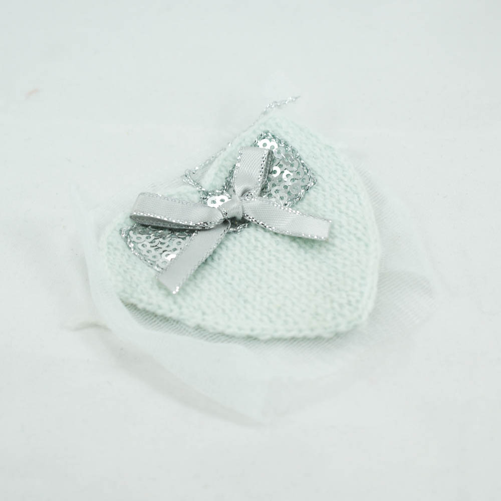 Аппликация вязаная пришивная Сердце и бант 7*6см голубой фон, серый бант. Аппликации Пришивные Кружевные Вязаные