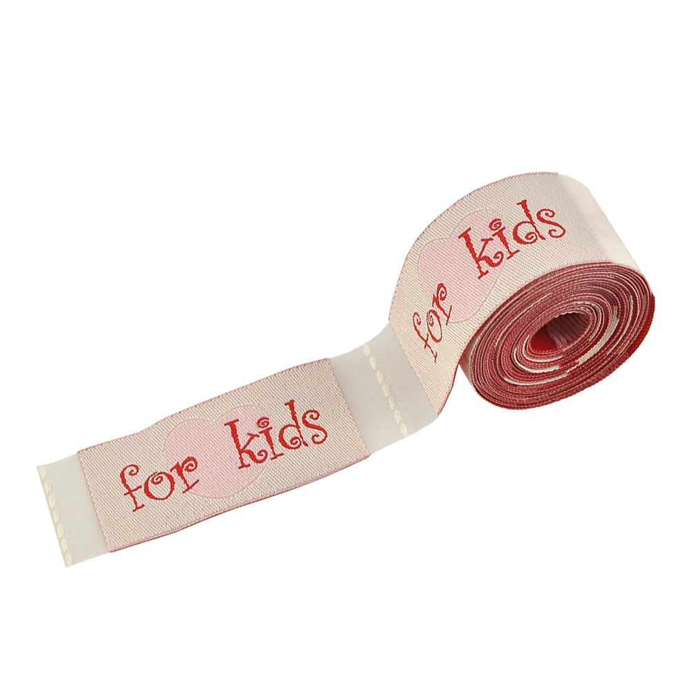 Этикетка тканевая вышитая For kids 2,3см, светло-бежевый, розовое сердце. Вышивка / этикетка тканевая