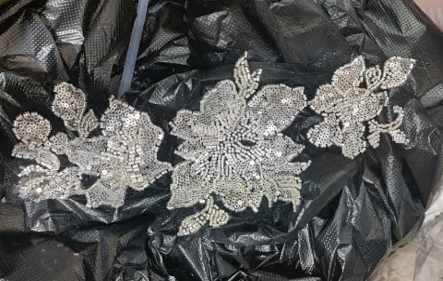 Аппликация пришивная с бисером и пайетками Цветы на черной сетке, серебро, шт. Аппликации Пришивные Цветы Банты