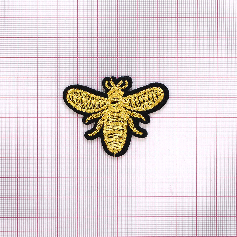 Аппликация клеевая вышитая Муха черно-золотая 5,5*4,5см черный, золото, шт. Аппликации клеевые Вышивка