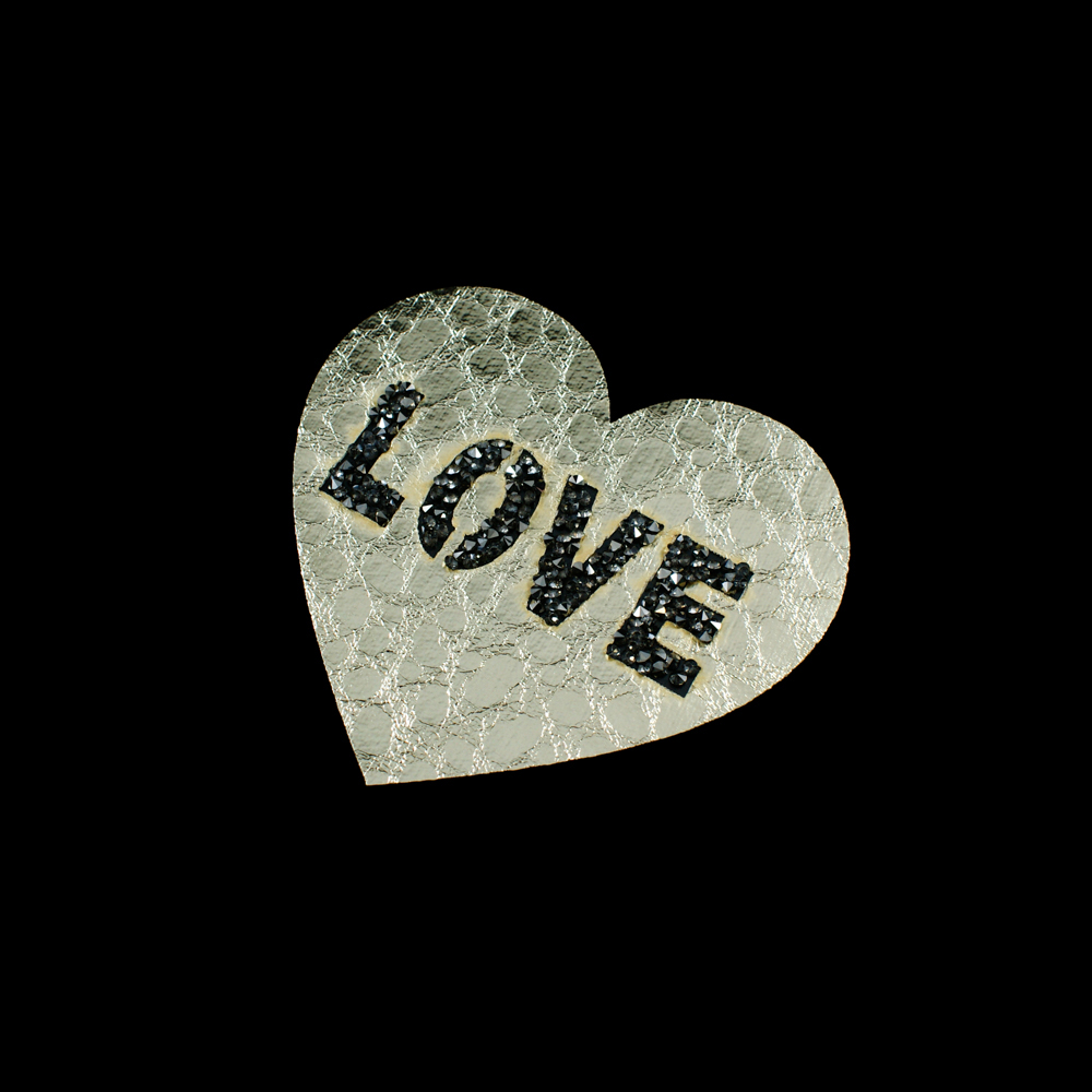 Аппликация клеевая кожзам Love в сердце 10*11см золотой, серые камни, шт. Аппликации клеевые Кожзам