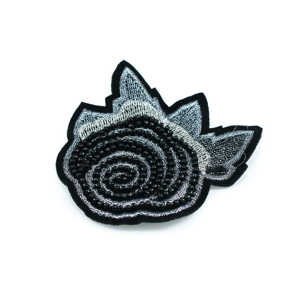 Аппликация пришивная бисер Роза черная 7,8*8,3см черно-серая вышивка, черный бисер, шт. Аппликации Пришивные Стразы, Бисер, Металл