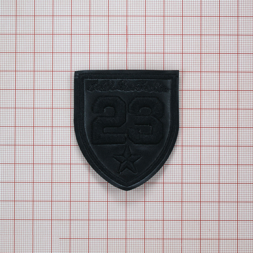 Нашивка кожзам 23 6*6.5см черный, золотой, шт. Нашивка Кожзам