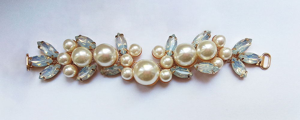 Перетяжка со стразами и бусинами, 15,2*3,1см, серебро, crystal, белый перламутр, шт. Перетяжка металл со стразами