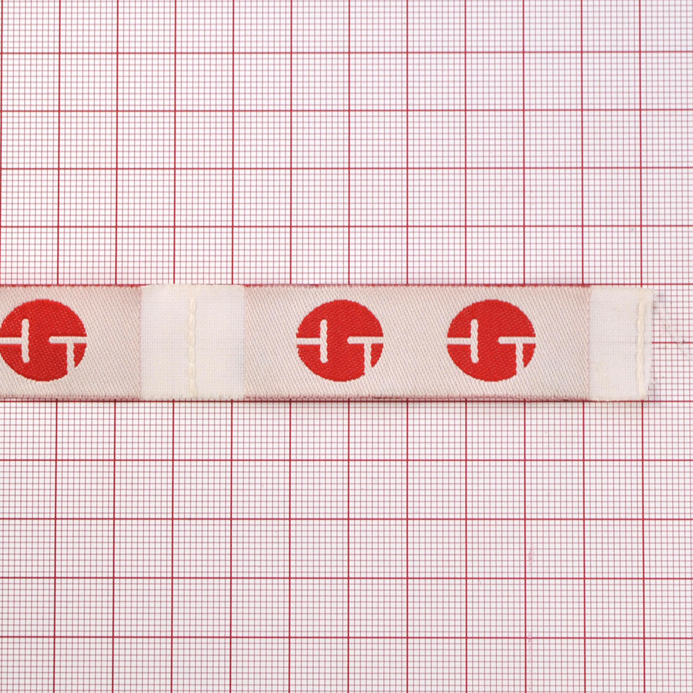 Этикетка тканевая вышитая НТ красная 2см. Вышивка / этикетка тканевая