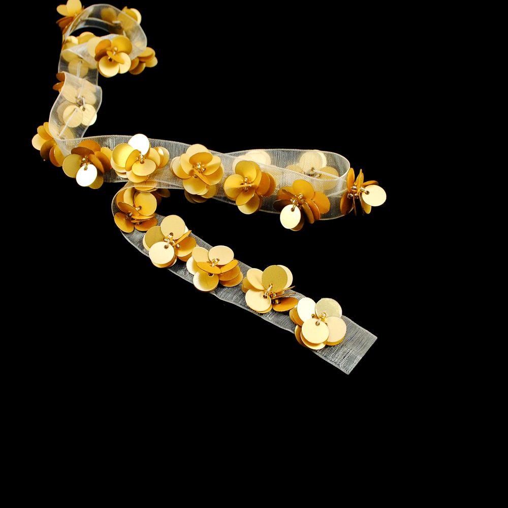 Тесьма Цветы из пайеток, 1,5см, белый, золотой, ярд. Тесьма