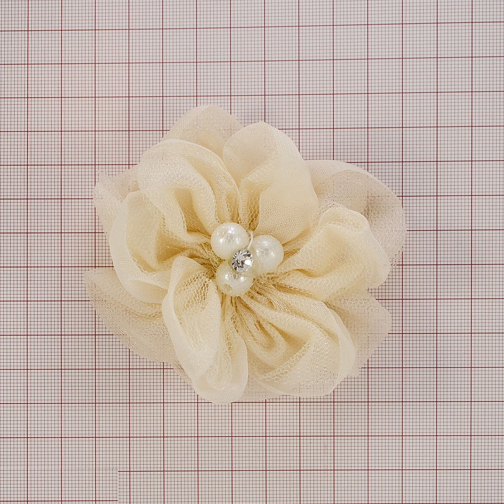 Аппликация декор цветок шифон кремовый, 3 клубка, 1 камень. Аппликация Декор