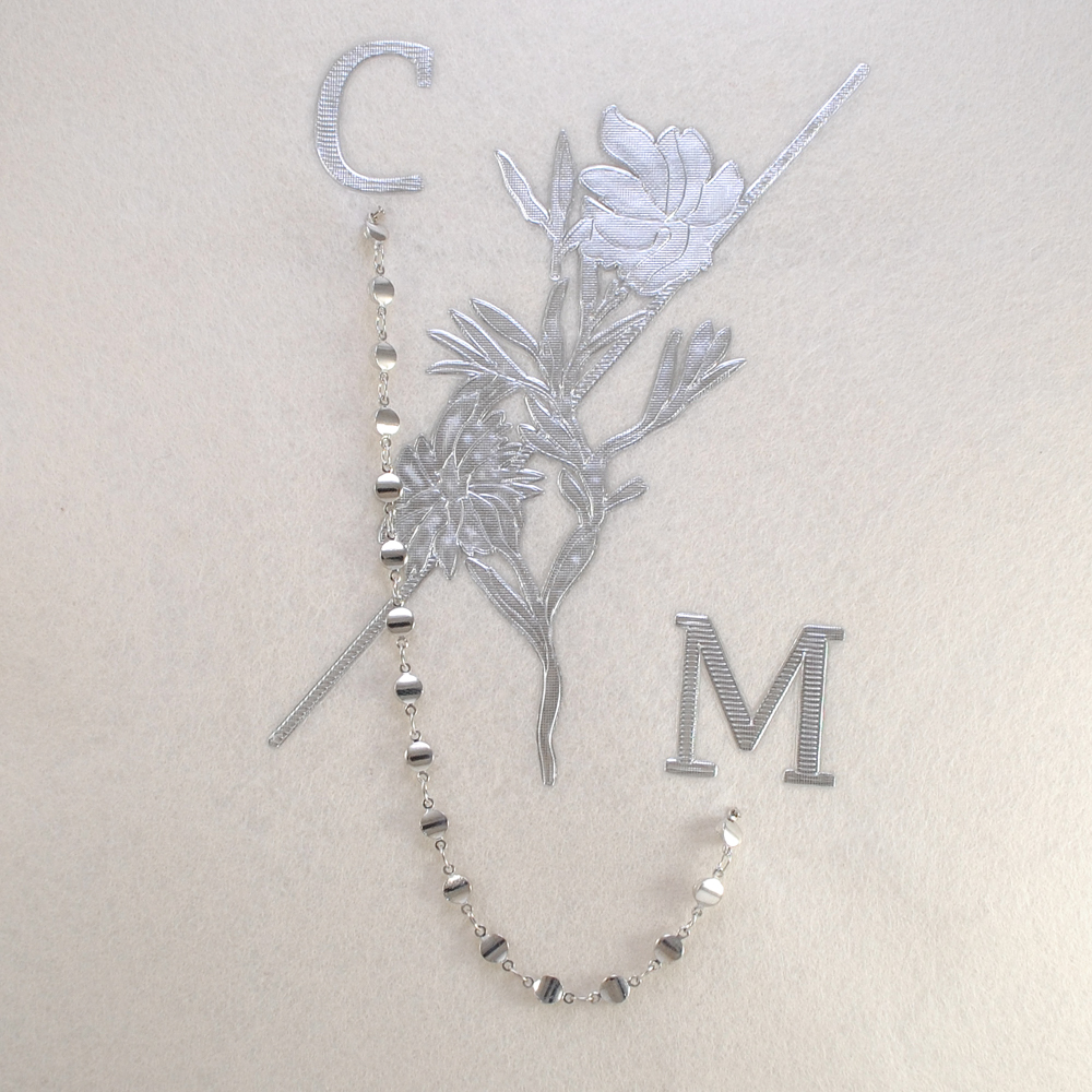 Термоаппликация "C M" (цветы), 9*12см, серебро, цепочка, шт. Термопереводки Резиновые, Термопленка