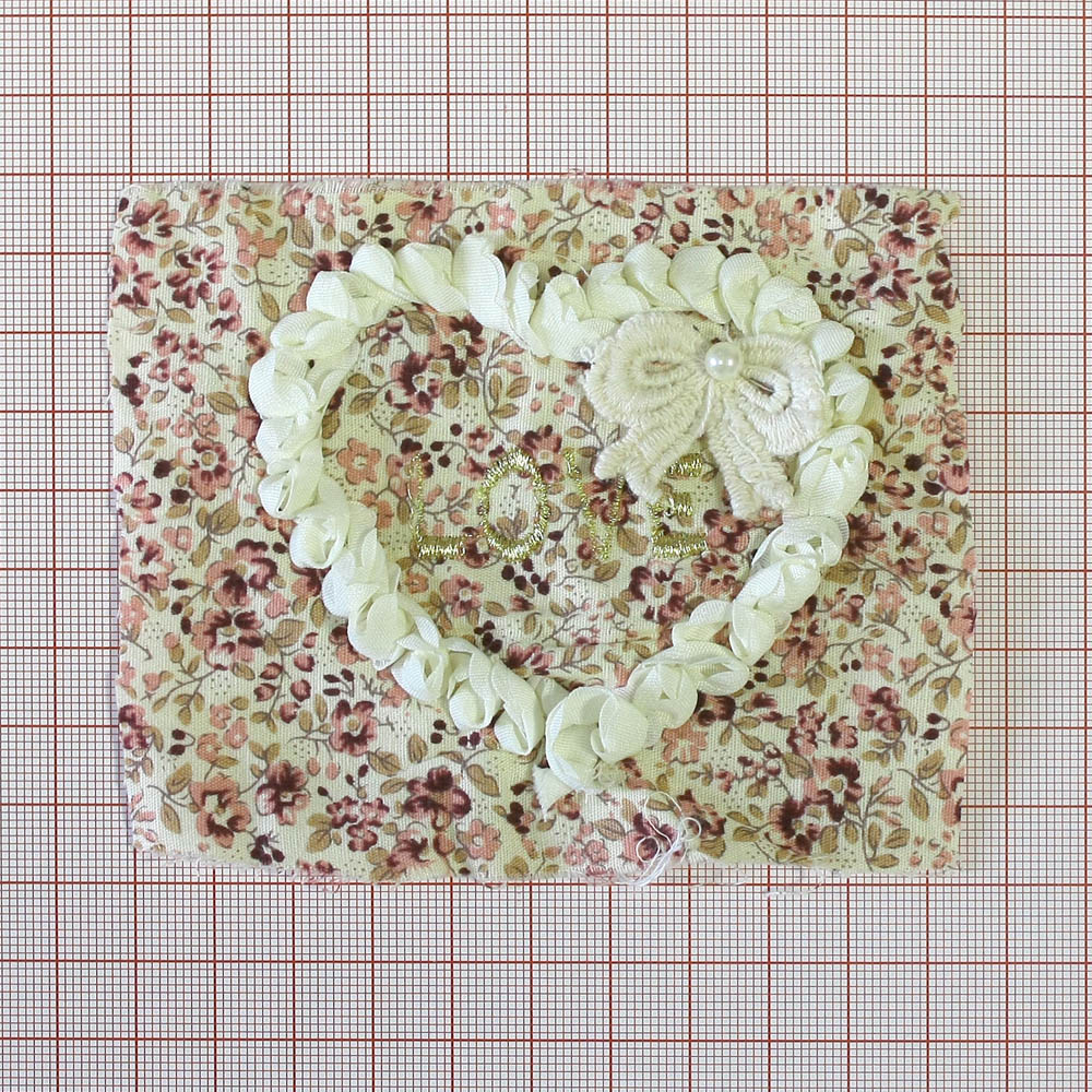 Аппликация вязаная пришивная Сердце LOVE 7,5см бело-сиреневая, золотой люрекс, белый жемчуг, шт. Аппликации Пришивные Кружевные Вязаные