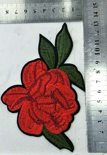 Аппликация клеевая вышитая Роза Ханза 13,5*8,5см красно-бордовые лепестки, шт. Аппликации клеевые Вышивка