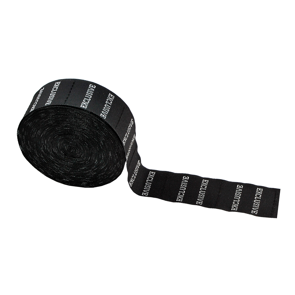 Этикетка тканевая вышитая Exclusive №1, 3,5*2,5см черная /tafta, флажок/  . Вышивка / этикетка тканевая