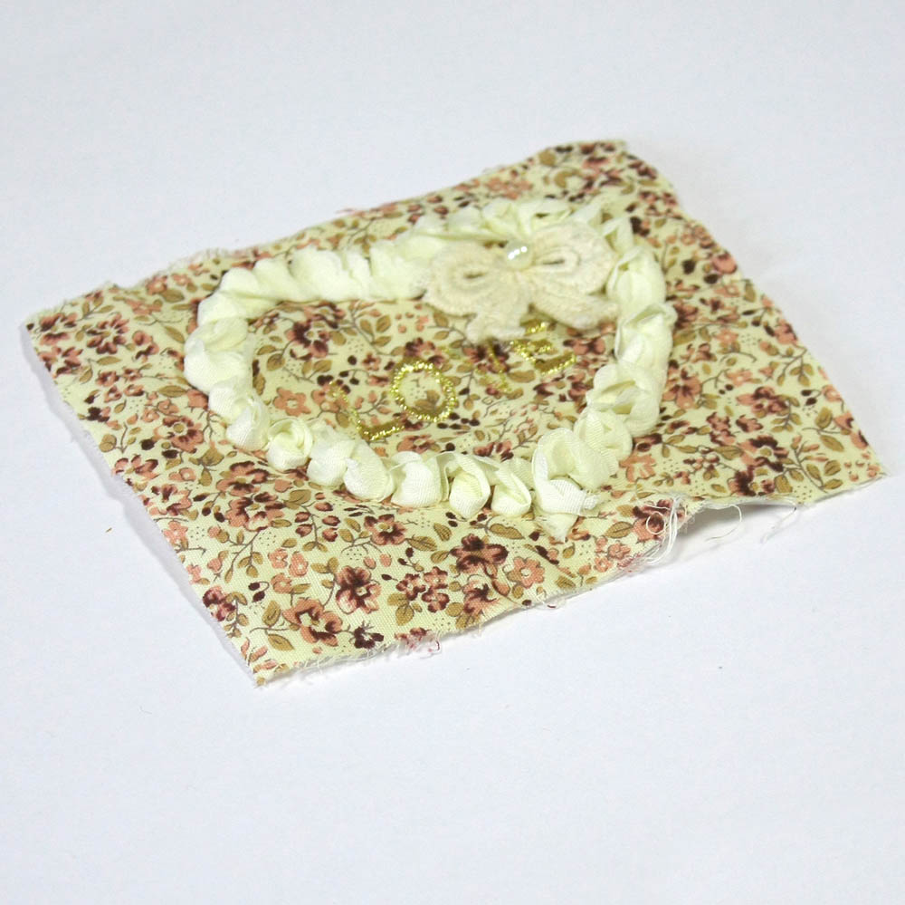 Аппликация вязаная пришивная Сердце LOVE 7,5см бело-сиреневая, золотой люрекс, белый жемчуг, шт. Аппликации Пришивные Кружевные Вязаные