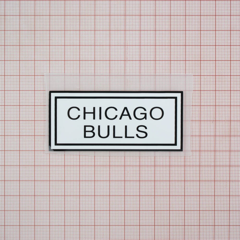 Термоаппликация резиновая CHICAGO BULLS 89*40мм белая прямоугольная, черный лого, шт. Термоаппликации Резиновые Клеенка