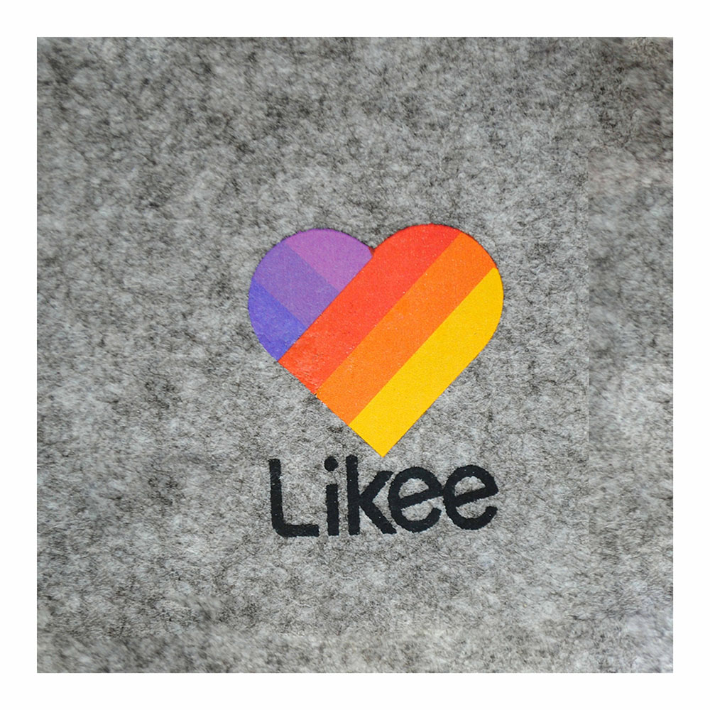 Термоаппликация Likee №6-2 (сердце с лого) маленькие 4,5*5,5см, шт. Термопереводки Детские