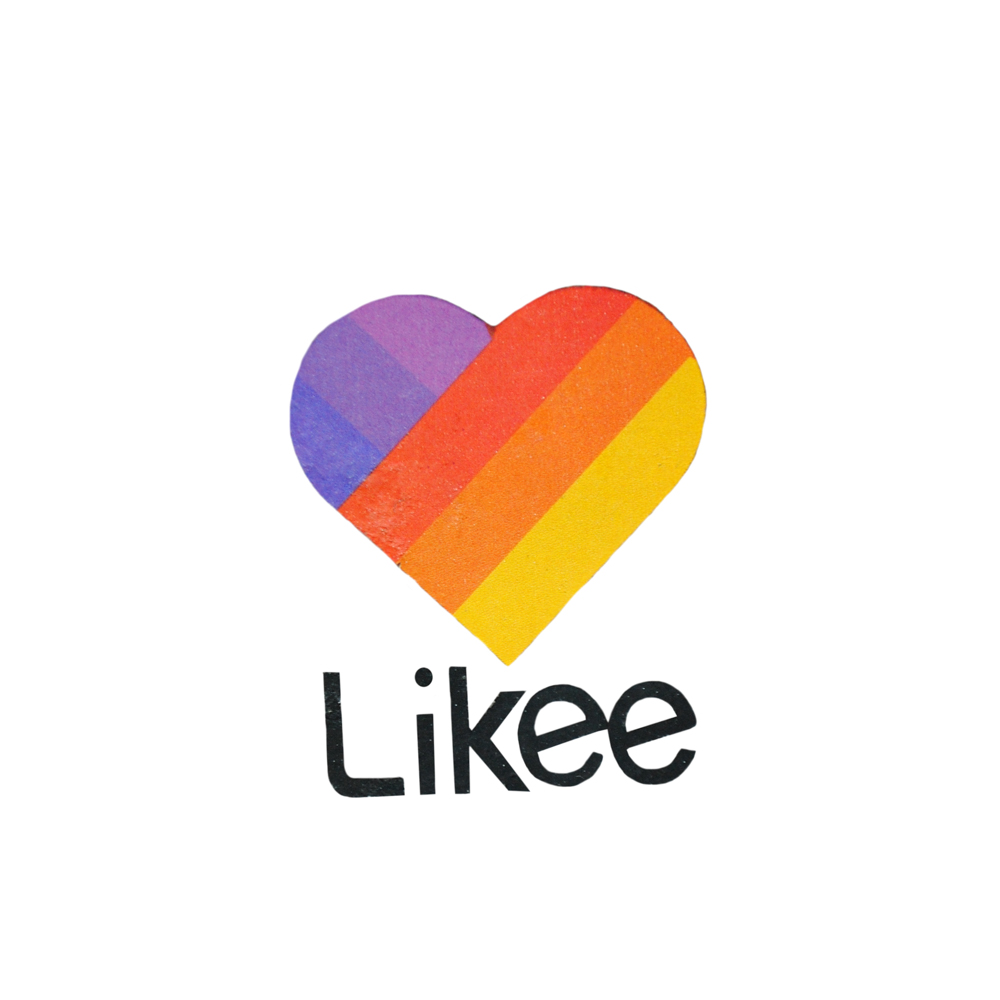 Термоаппликация Likee №6-2 (сердце с лого) маленькие 4,5*5,5см, шт. Термопереводки Детские