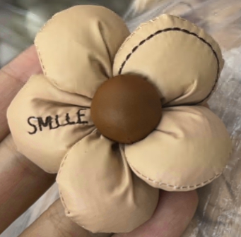 Аппликация пришивная Цветок Smile, 6*6см, бежевый, коричневый,  шт. Аппликации Пришивные Цветы Банты