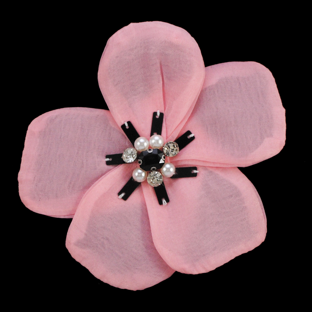 Аппликация пришивная Цветок, 10*10см, розовый, черный, прозрачные и белые бусины,  шт. Аппликации Пришивные Цветы Банты