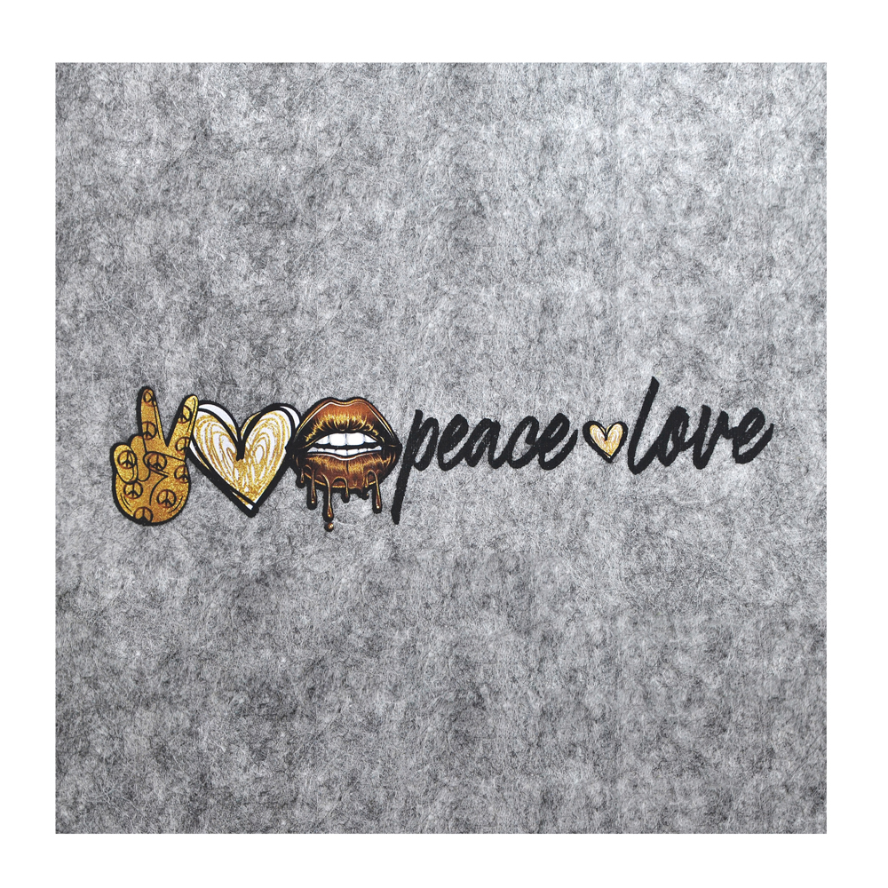 Термоаппликация Губы Сердце №22-11 (peace love) маленькая 3,3*14см, шт. Термопереводки Сердца и Губы