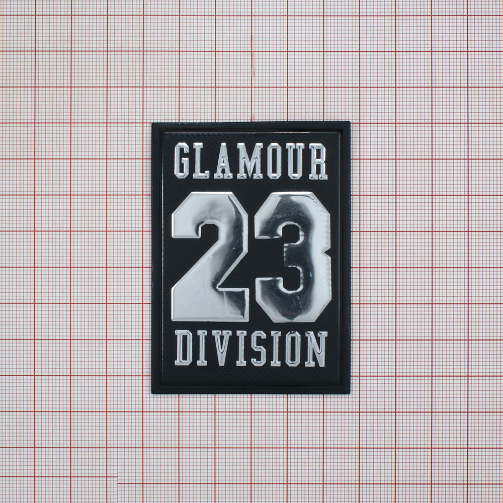Лейба пластик GLAMOUR 23 квадрат 5.5*7.5см черный, серебро. Лейба кожзам, нубук