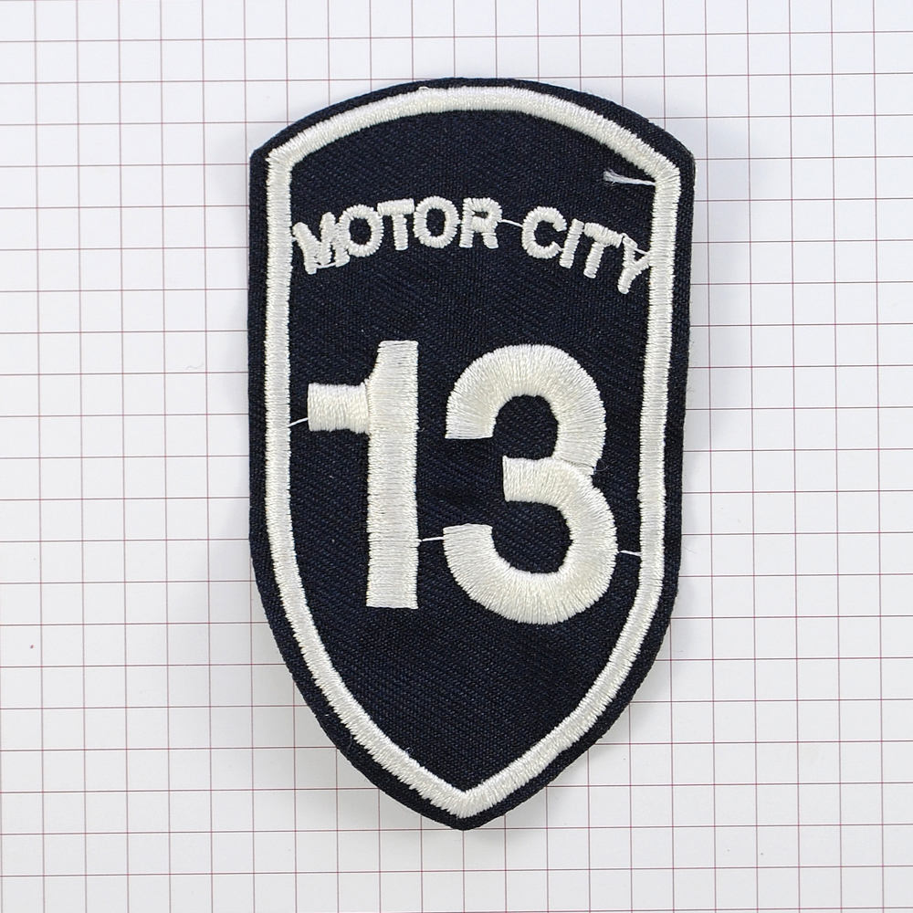 Нашивка тканевая Motor City 13 5,5*9,2см черно-молочный, шт. Нашивка Вышивка, Ткань