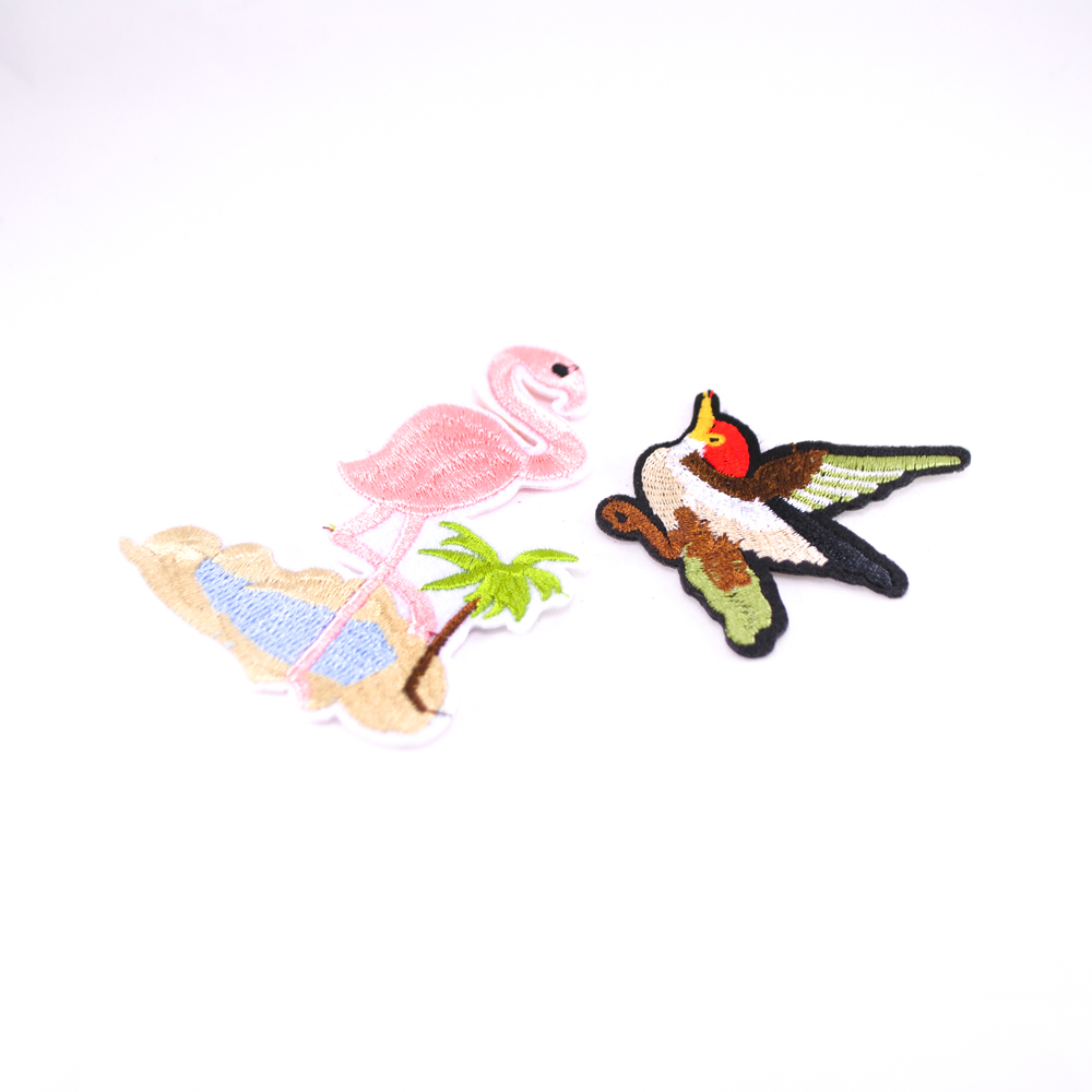 Аппликация клеевая вышитая Фламинго 9*6,5см розовый, черный, голубой, зеленый, коричневый, шт. Аппликации клеевые Вышивка