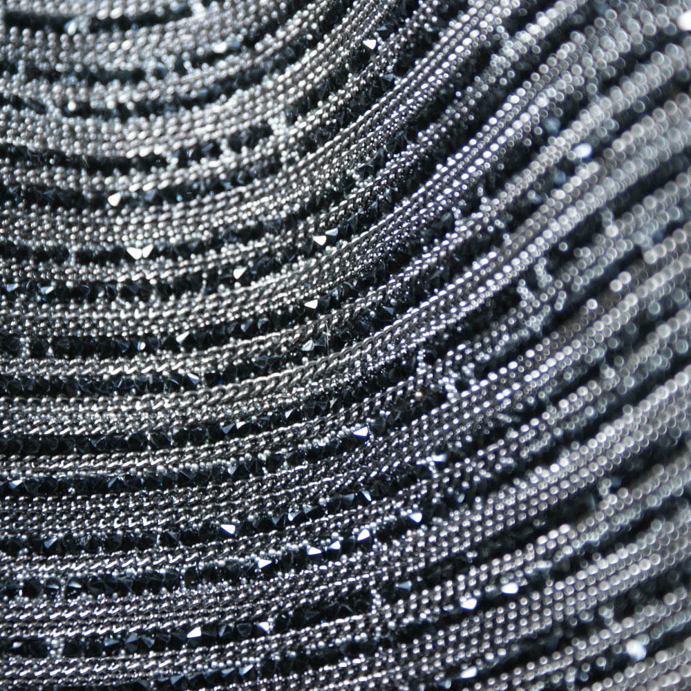 Стразы полотно клеевые Грядка 1ряд черные камни, цепь якорная BN, бусины 24*40см, 1лист. Полотна из страз