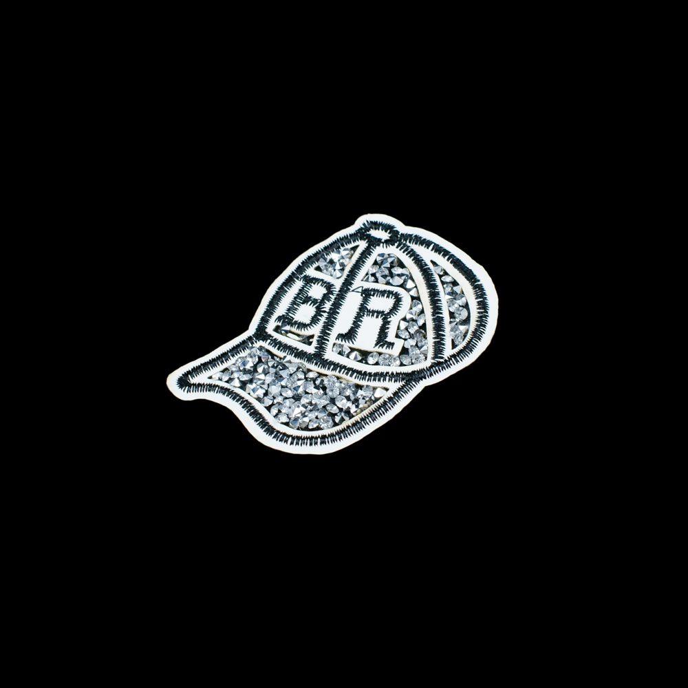 Аппликация клеевая вышитая Кепка BR 6*7см черный, белый, белые камни, шт. Аппликации клеевые Вышивка