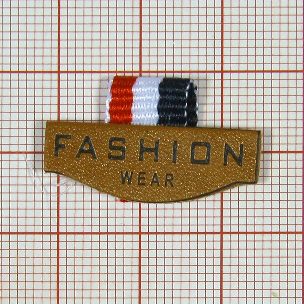 Лейба кожзам Fashion Табличка WEAR 26*15мм коричневая, тесьма. Лейба Кожзам