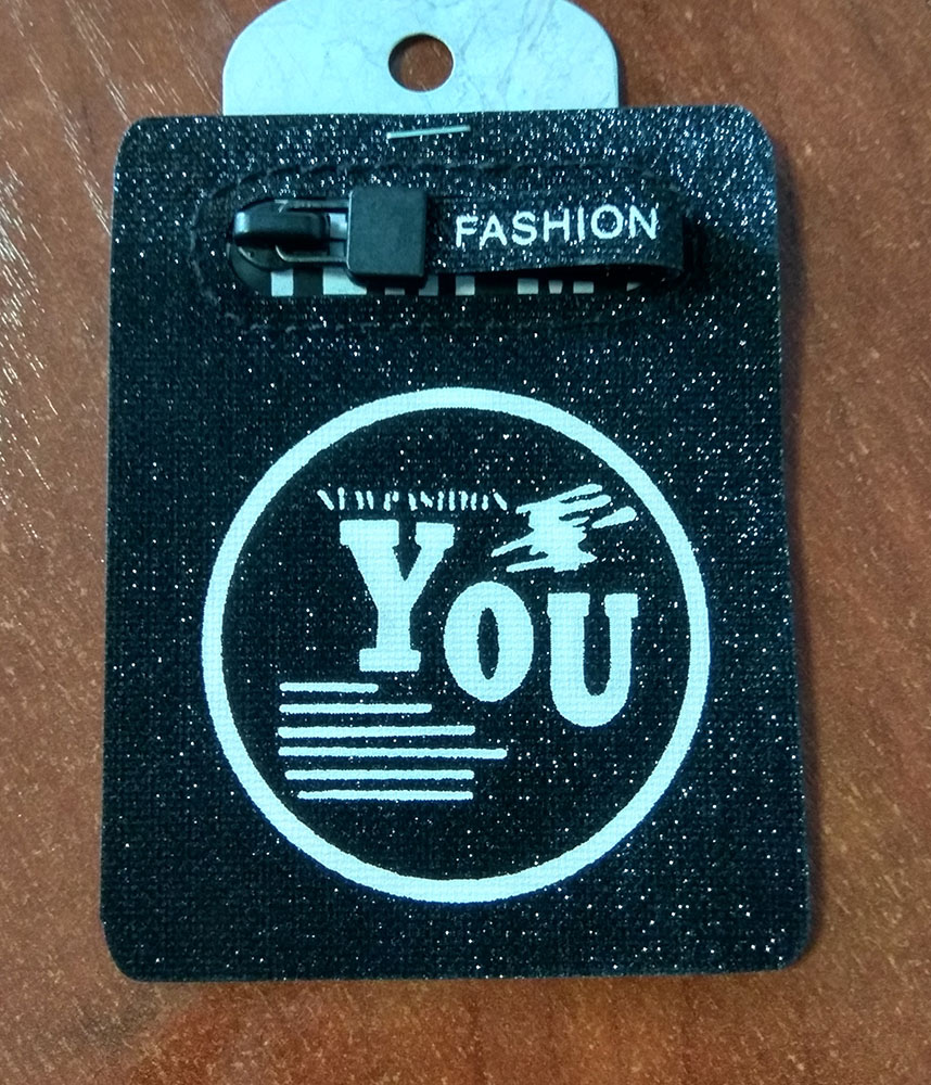 Аппликация пришивная кожзам YOU, 6.8*8.8см, Карман с бегунком черный с глиттером, белый, шт. Нашивка Кожзам