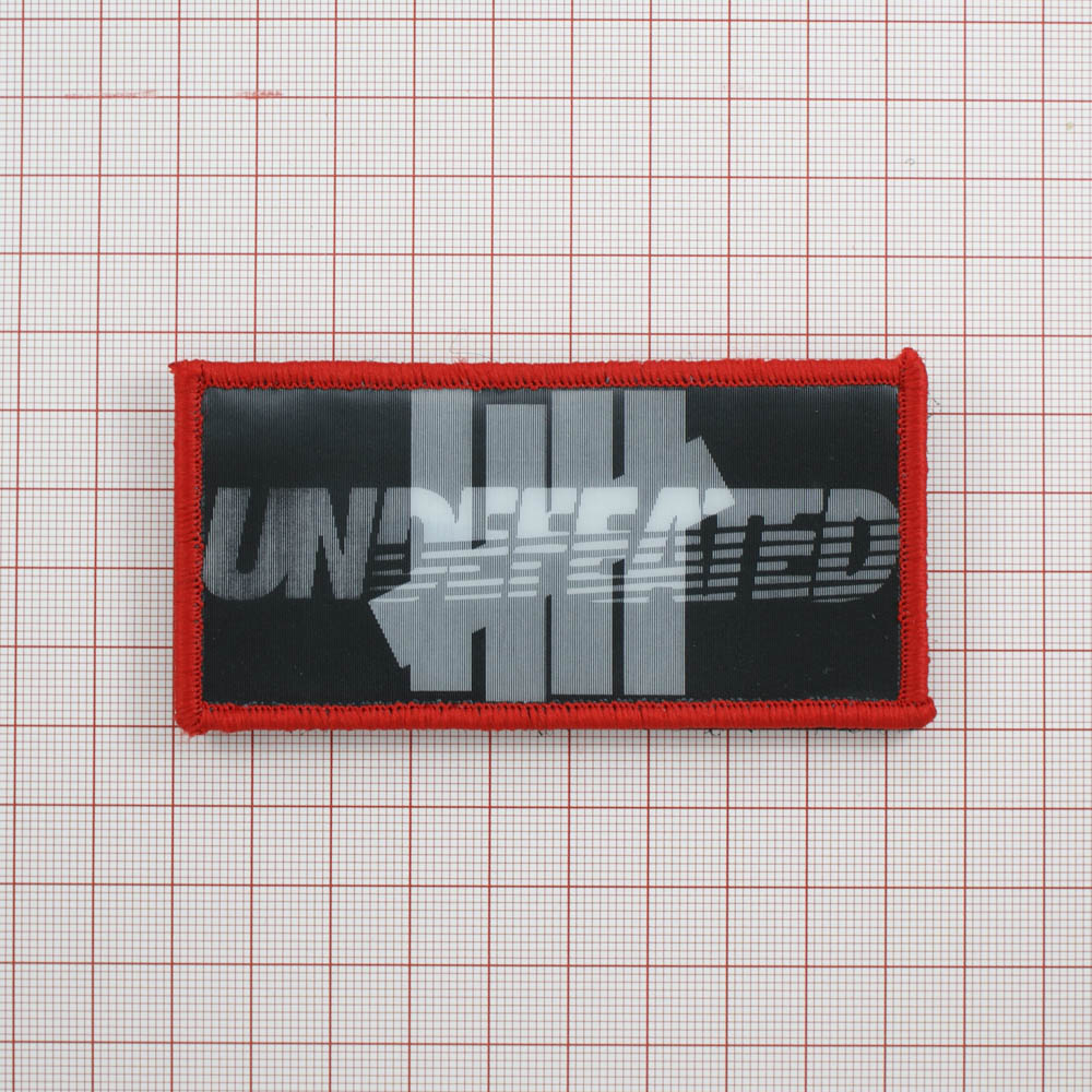 Нашивка тканевая с голограммой 3D на липучке UNDEFEATED 9.5*4.7см черно-бело-красная, шт. Нашивка Липучка