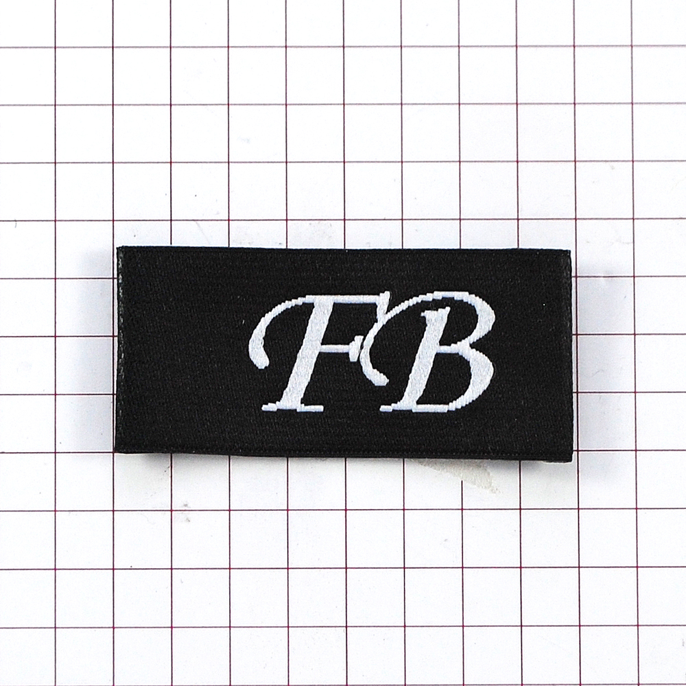 Выш. шт. FB 2см, черная, белый лого /кач #5, broadloom damask SHD/, шт. Вышивка / этикетка тканевая