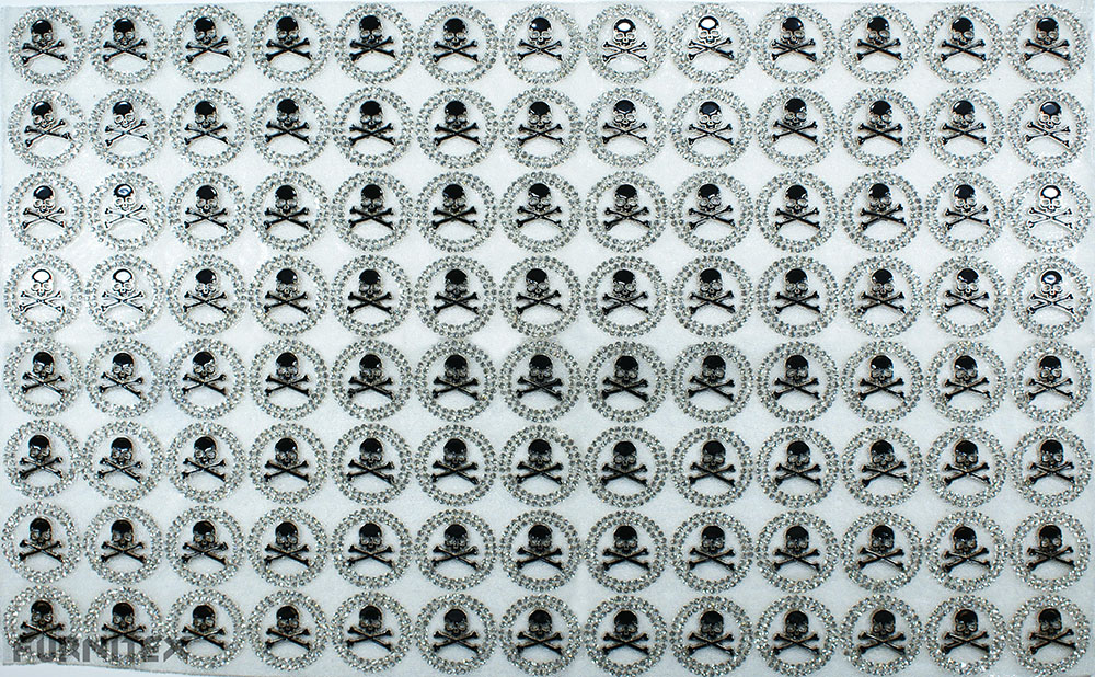 Стразы полотно клеевые Череп и кости 24*40см камни белые, металл никель, эмаль черная, 1лист. Полотна из страз