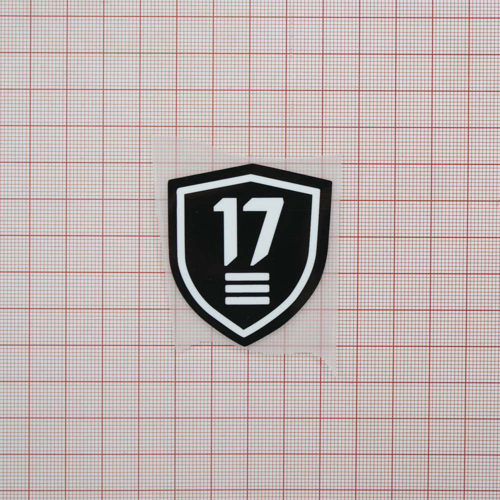 Термоаппликация резиновая 17 черная Герб 45*50мм белый лого, шт. Термоаппликации Резиновые Клеенка