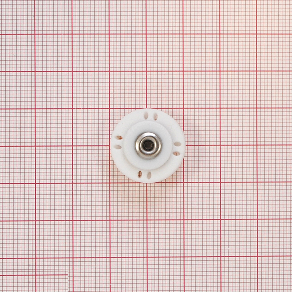 Кнопка пластик пришивная потайная Круглая 8 отверстий 20мм, белый пластик и металл никель, шт. Кнопка пришивная потайная
