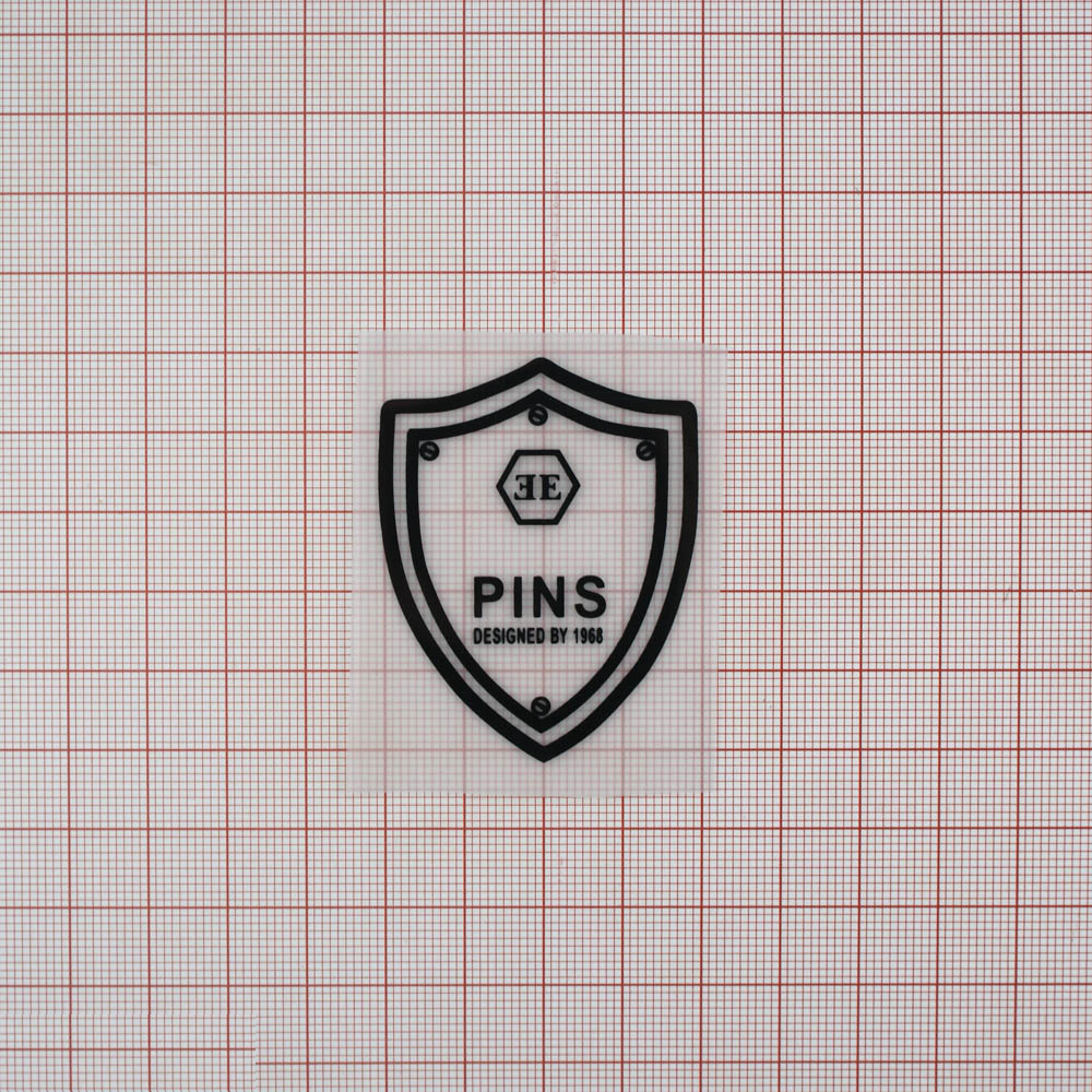 Термоаппликация резиновая PINS герб белый, черный рисунок. 40*51мм, шт. Термопереводки Резиновые, Термопленка