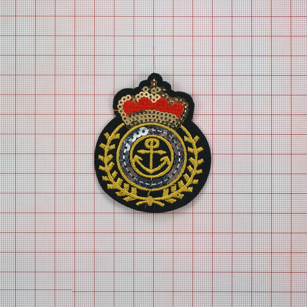 Аппликация клеевая вышитая Эмблема 7*6см желтые, красные нити, золотистые, серебристые пайетки. Аппликации клеевые Вышивка