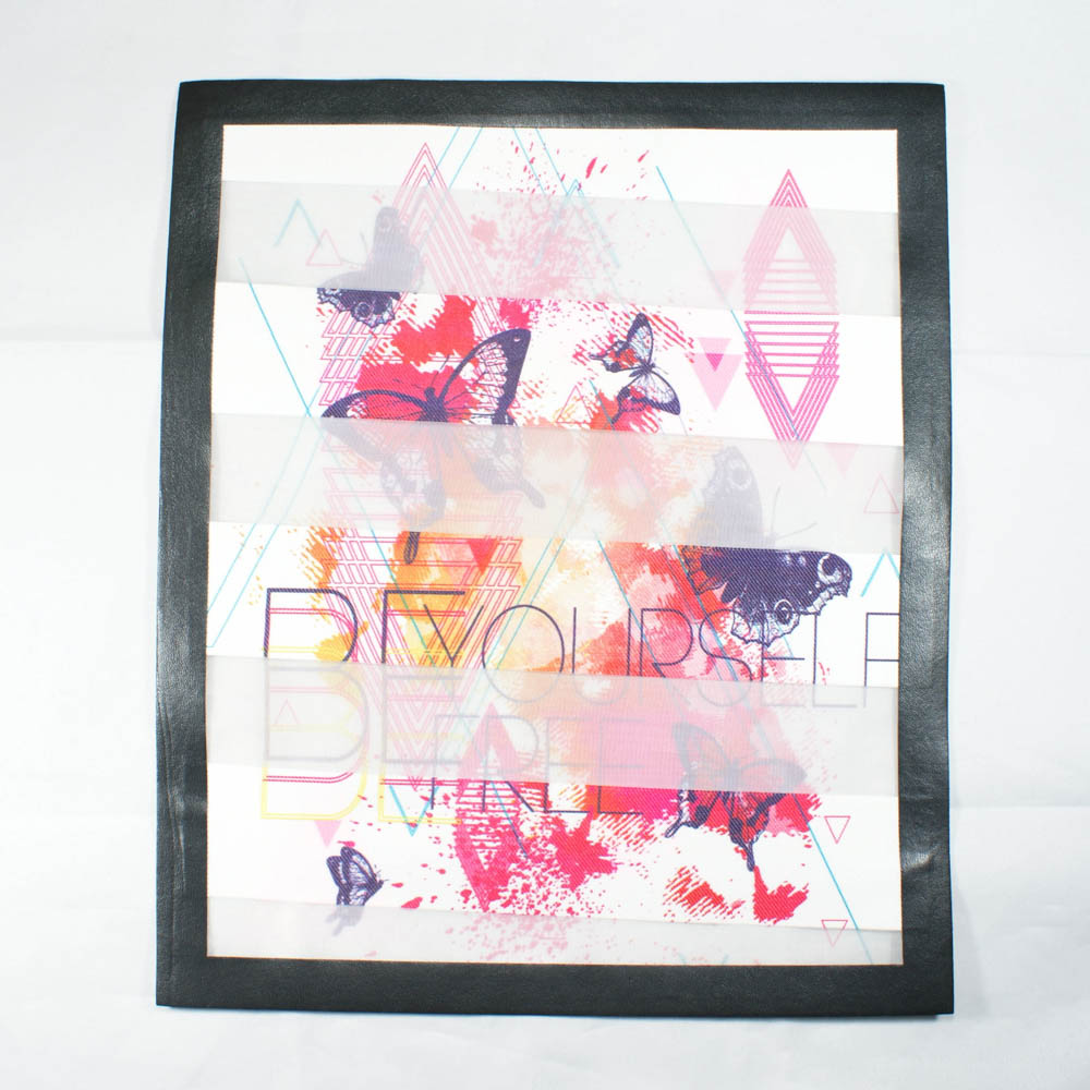 Аппликация пришивная Полоска Be yourself free 25*21см. белый фон, розовый рисунок, бабочки, черная рамка кожзам, шт. Аппликации Пришивные Постер