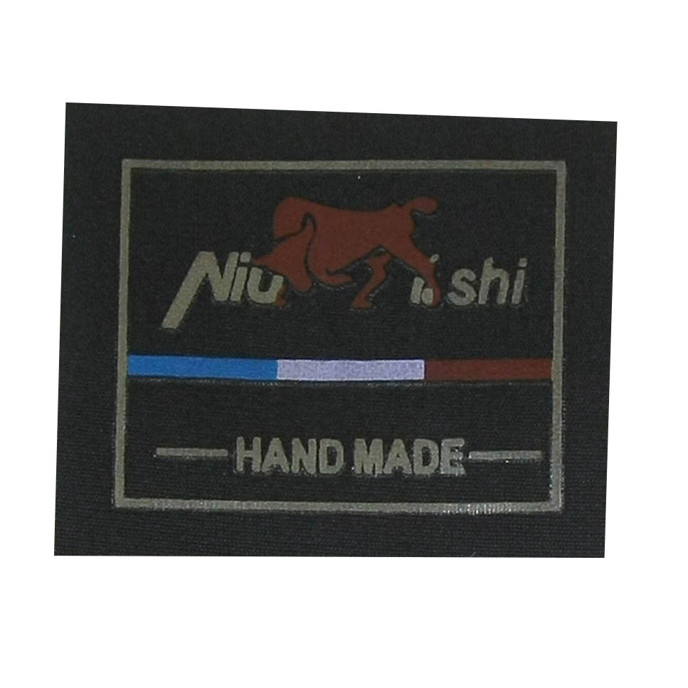 Нашивка тканевая накатанная Niu Hand Made 3,7*4,5см черная, серо-сине-бело-красный рисунок, шт. Нашивка Вышивка