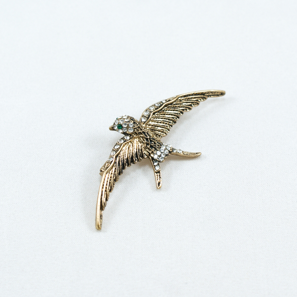Брошь Полет ласточки old silver, белые камни. Броши