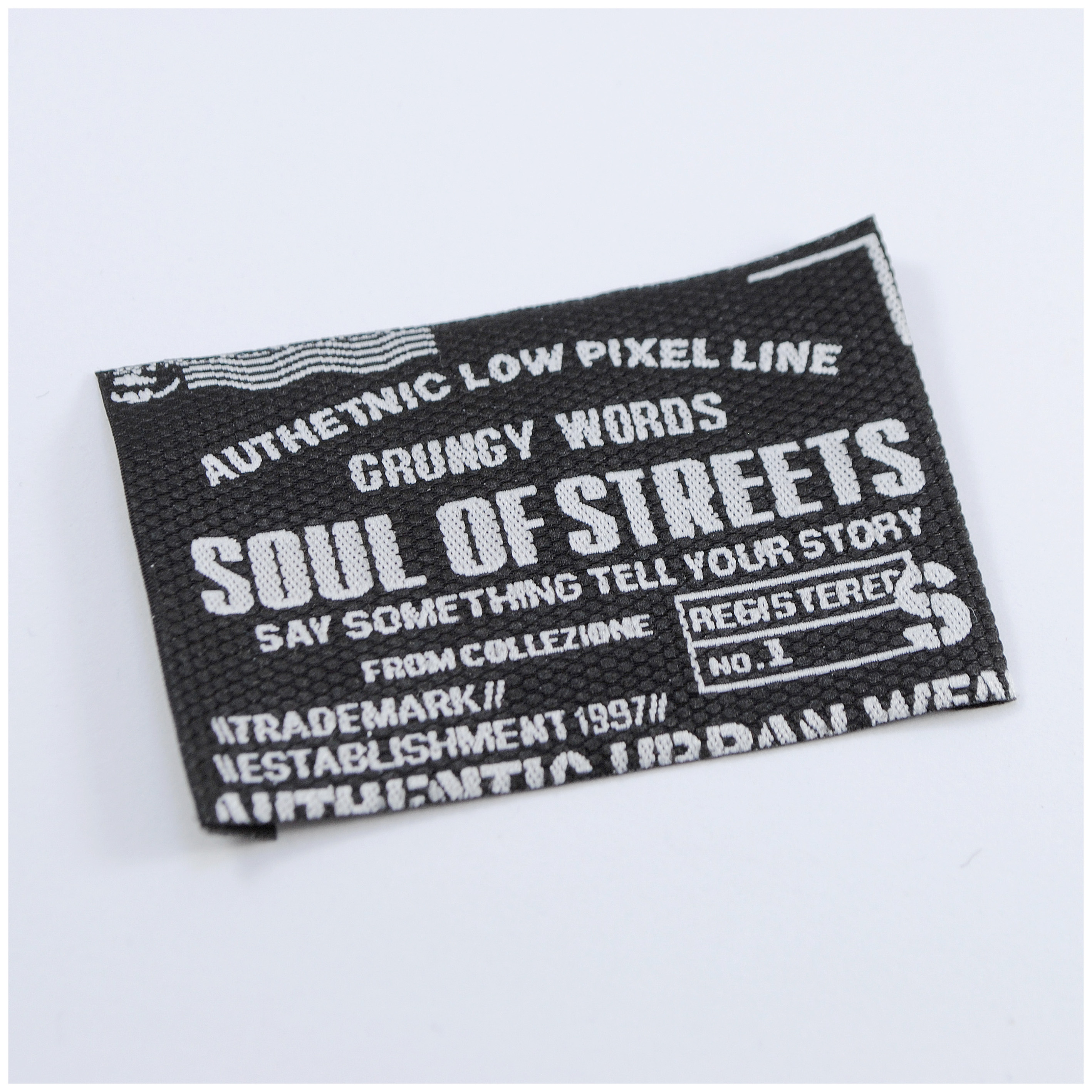 Вышивка Soul of streets 5см черная и белый лого /рельефная/, шт. Вышивка / этикетка тканевая